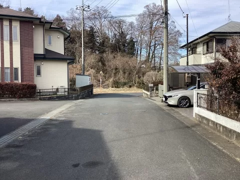 芳賀郡市貝町上根【土地】南側前面道路　2026年2月撮影※街並みを含む