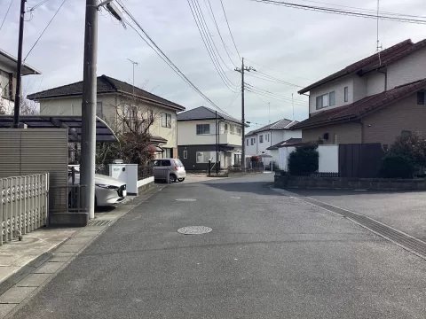 芳賀郡市貝町上根【土地】南側前面道路　2026年2月撮影※街並みを含む