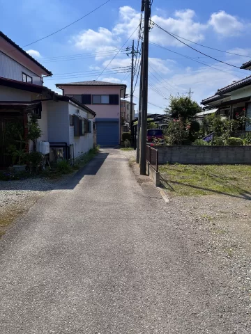 大田原市浅香三丁目【土地】前面道路　（2026年7月撮影）※街並み含む