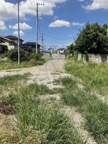 宇都宮市平松町【土地】北側前面道路　※街並み含む （2025年8月）撮影