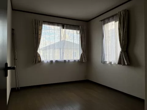 大田原市実取【4LDK+書斎】2F　洋室①