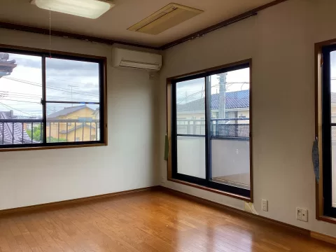 小山市東城南五丁目【4LDK】2Ｆ　洋室②③　室内（2026年6月）撮影
