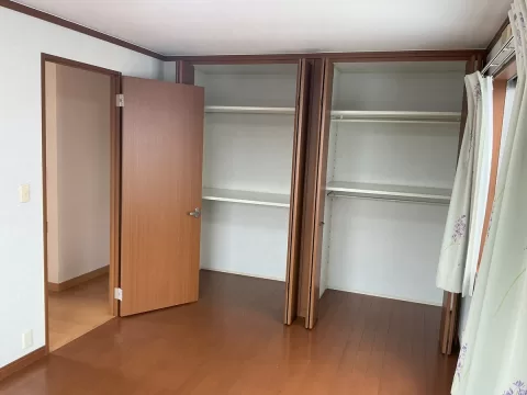 佐野市新吉水町【5LDK】2F　洋室収納　（2026年8月）撮影