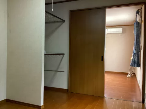 小山市東城南五丁目【4LDK】2Ｆ　納戸　南側洋室　（2026年6月）撮影