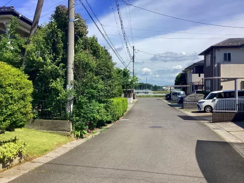 下野市緑５丁目【土地】前面道路（西側より撮影）※街並み含む　（２０２６年４月）撮影