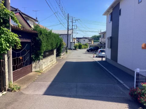 芳賀町大字下高根沢【土地】西側前面道路　2026年5月撮影　※街並みを含む　