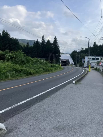 日光市足尾町【4LDK】前面道路　※街並み含む（2026年9月）撮影