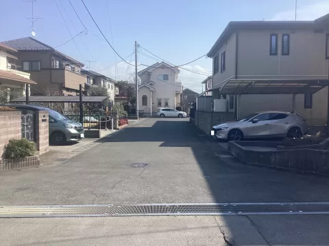 小山市城東七丁目【3LDK＋S】北側道路 現地（2026年2月）撮影 ※街並みを含む