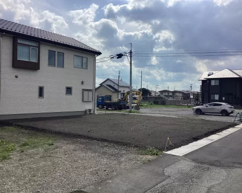宇都宮市平松本町【土地】北東側より撮影現地土地 ※街並み含む 　現地（2026年4月）撮影