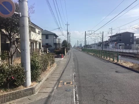 小山市城東七丁目【3LDK＋S】南側前面道路 現地（2026年2月）撮影 ※街並みを含む
