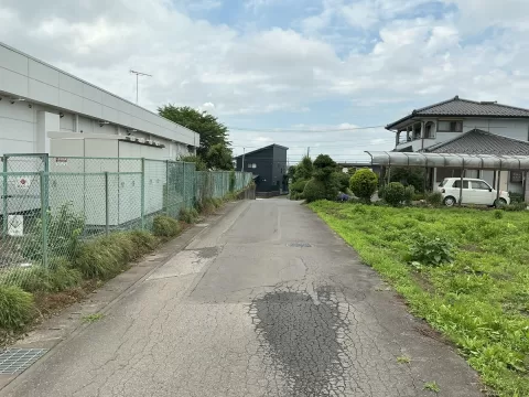 益子町大字塙【土地】　南側前面道路（東側より撮影）　※街並み含む　（2026年7月撮影）