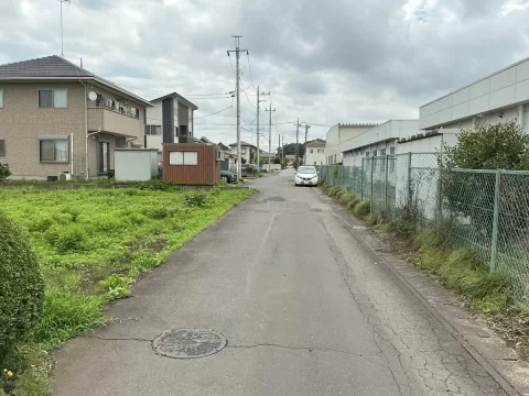 益子町大字塙【土地】　南側前面道路（西側より撮影）※街並み含む　（2026年7月撮影）