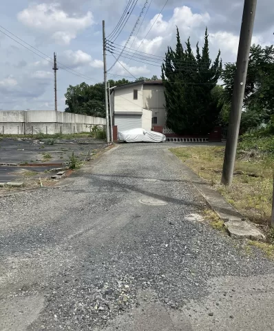【小山市大字外城】南側前面道路 （2026年5月）撮影　※街並みを含む