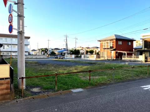 【小山市神鳥谷二丁目】南東側より現地（２０２５年１０月）撮影　※街並みを含む