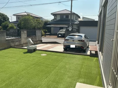 佐野市新吉水町【5LDK】駐車スペース・南側庭（2026年8月）撮影 ※街並みを含む