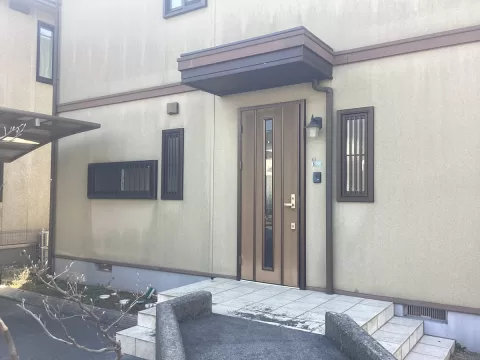 小山市城東七丁目【3LDK＋S】玄関　　現地（2025年11月）撮影