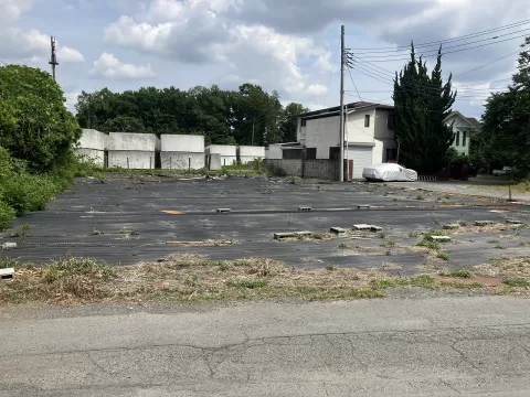【小山市大字外城】西側より撮影現地土地 （2026年5月）撮影　※街並みを含む