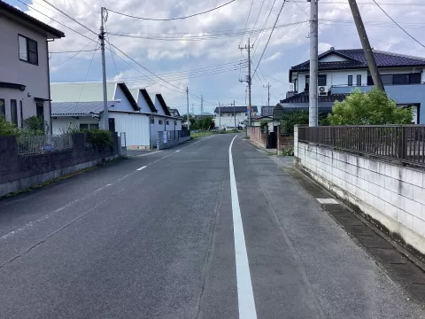 佐野市新吉水町【5LDK】西側前面道路　（2026年6月）撮影 ※街並みを含む