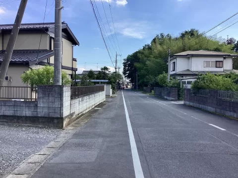 佐野市新吉水町【5LDK】西側前面道路　（2026年6月）撮影 ※街並みを含む